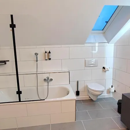 Homely - Urban Oasis Apartment