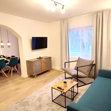 Homely - Urban Oasis Apartment