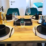 Homely - Urban Oasis Apartman *